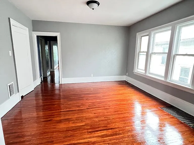 313 Lasalle Ave #2 — Photo 6