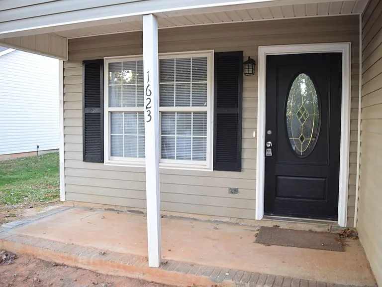 1623 Dendy Ln — Photo 2