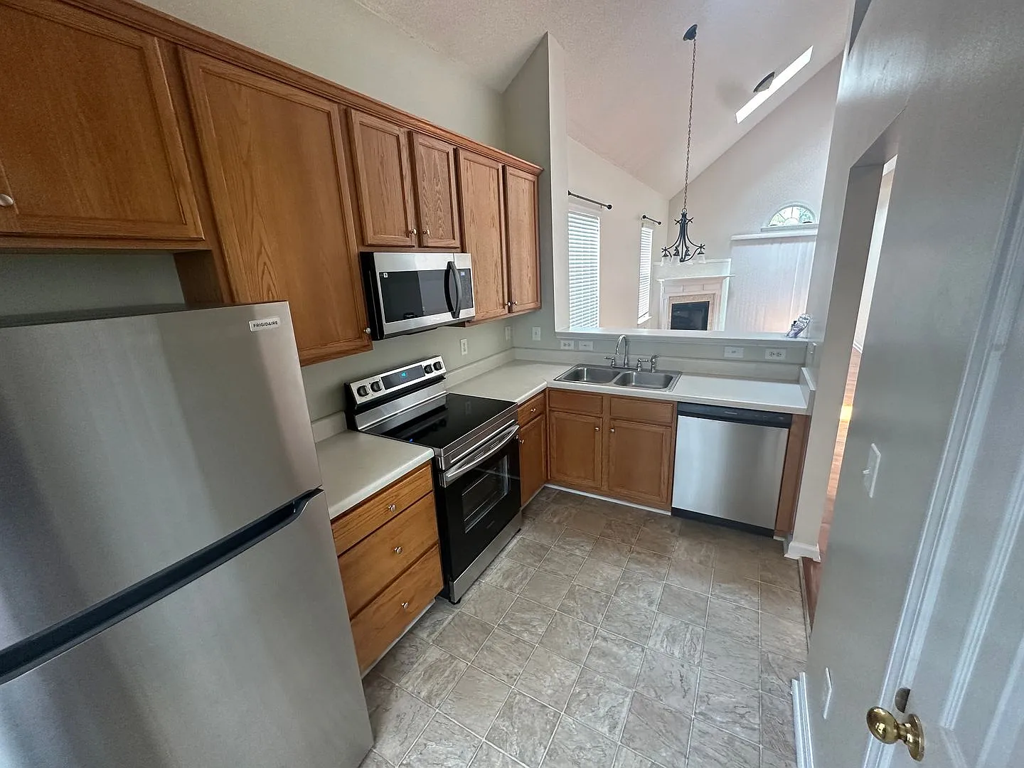 Gorgeous 3 Bed/2 Bath South Durham Townhome - Location, Location, Location! — Photo 4