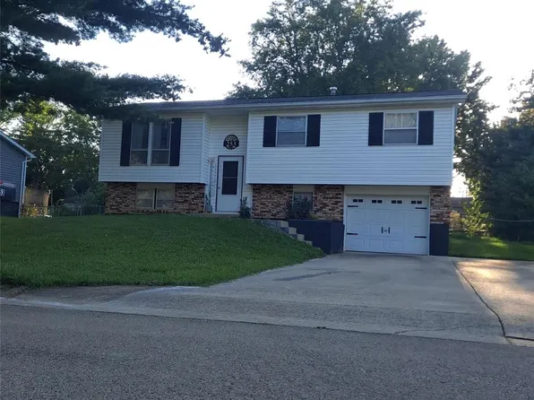 253 Kingsway St, Farmington, MO 63640