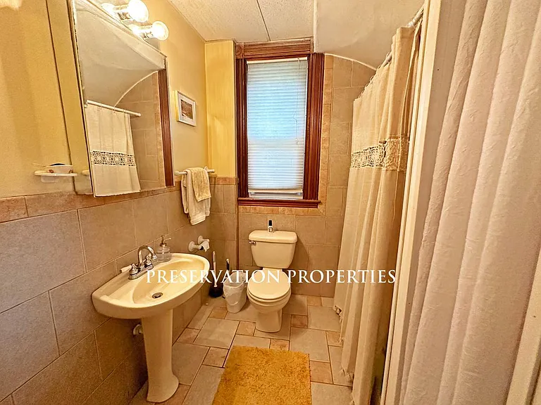 147 Crafts St #1 — Photo 7