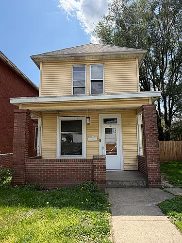222 E 5th St Photo 1