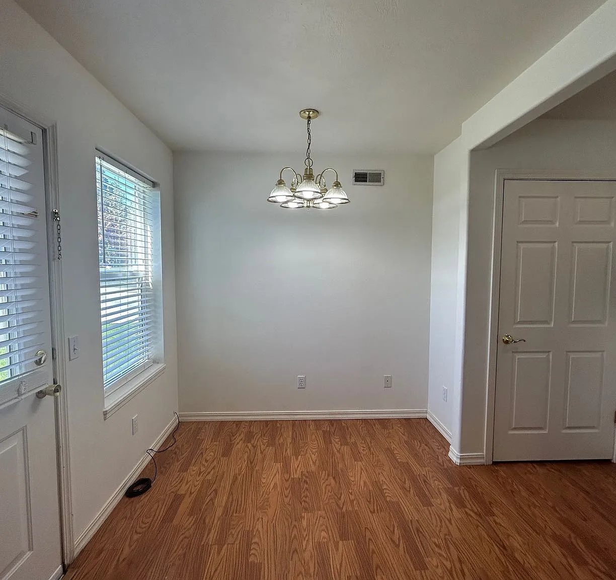 465 Taft — Photo 4