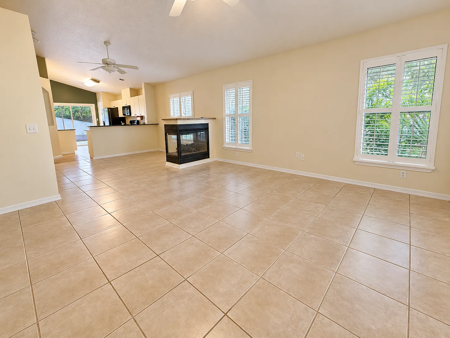 3 bed, 1368 sqft, $2,550 — Photo 3