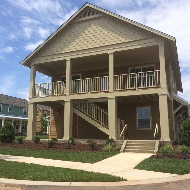 Second Floor Home - Great Patio