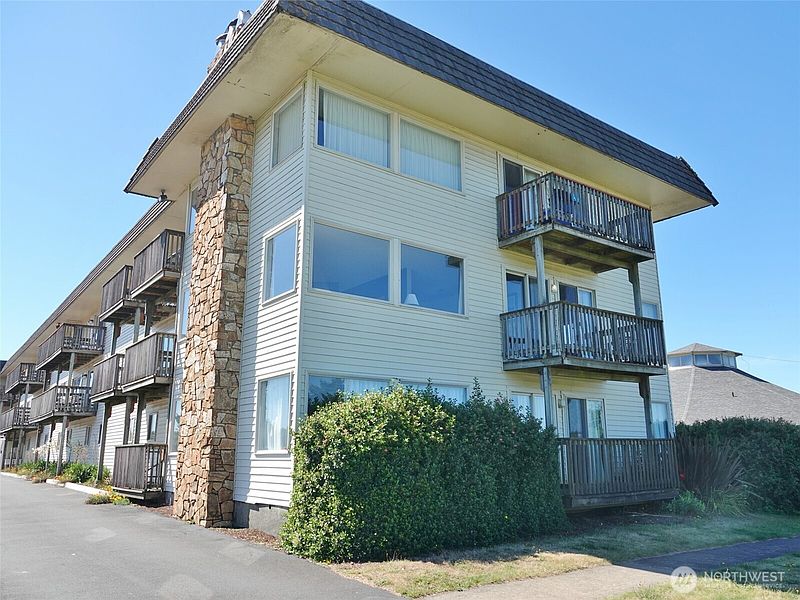 4th image of 615 Ocean Shores Boulevard NW #201