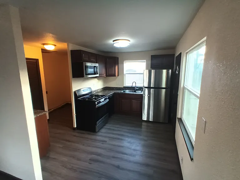 1211 Florence Ave — Photo 10
