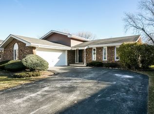 17755 Larkspur Ln, Homewood, IL 60430