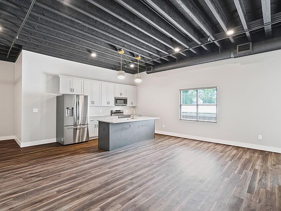 4th image of 125 E Prince St #203