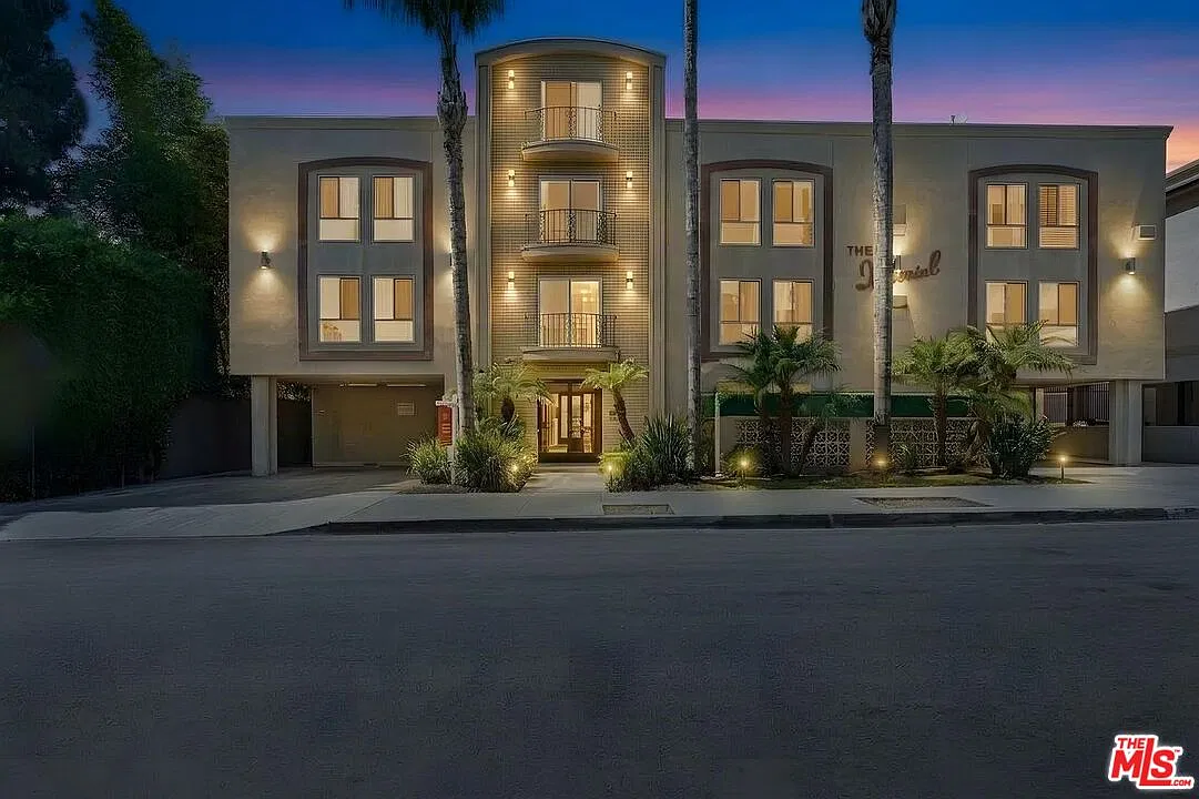 2 bed, 2.0 bath, 1200 sqft, $2,795 — Photo 2