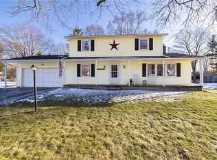 75 Brentwood Ln, Fairport, NY 14450