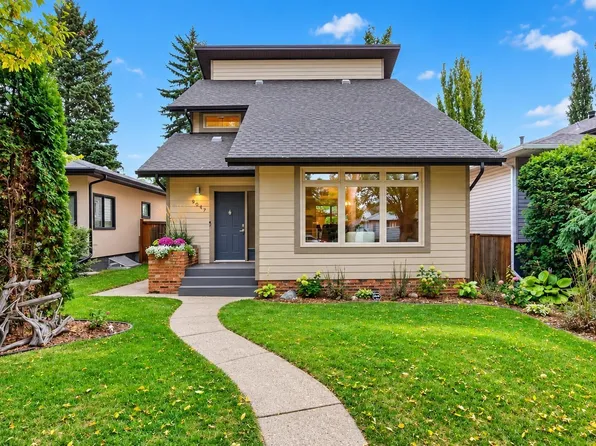 9047 94th St NW, Edmonton, AB T6C 3V3