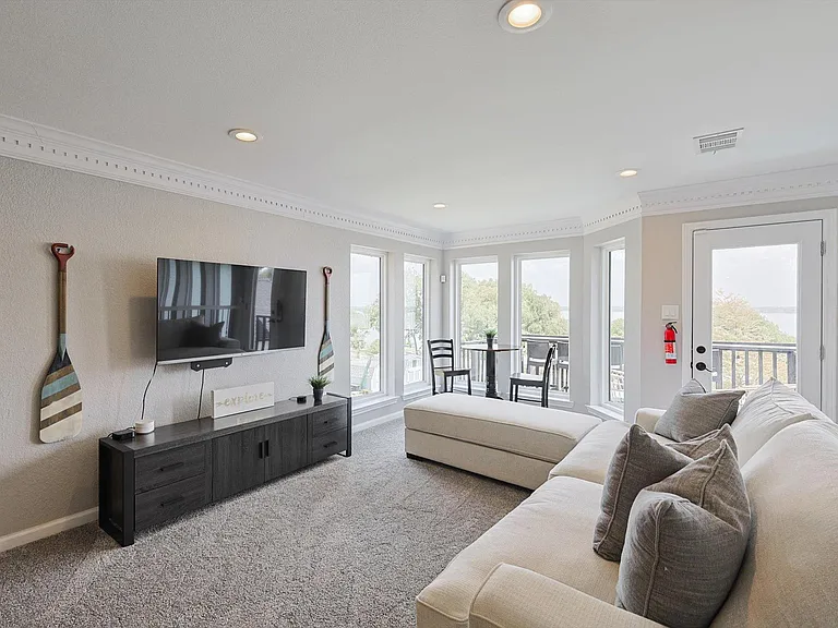 4710 Scenic Dr — Photo 16
