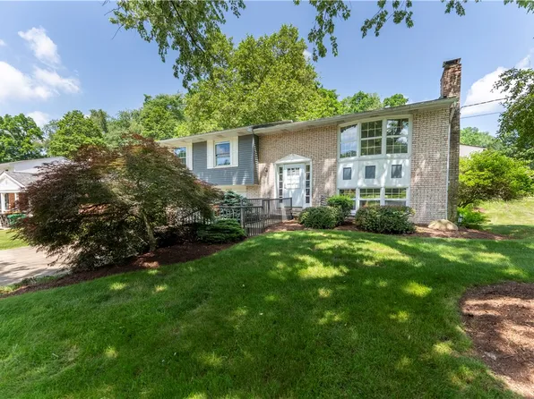 5958 Dashwood Dr, Bethel Park, PA 15102