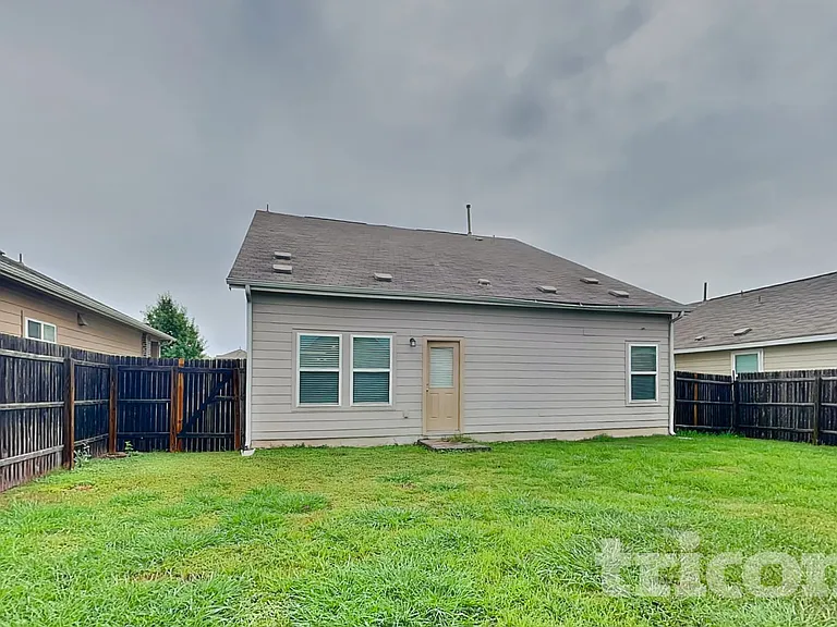 421 Moonvine Way — Photo 15