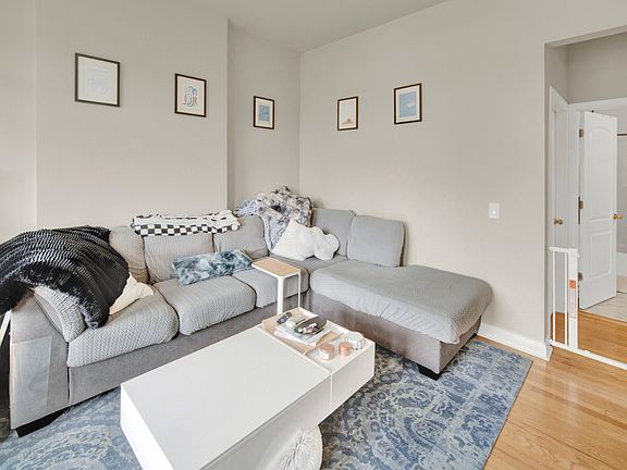 4th image of 2548 N Burling St APT 3S