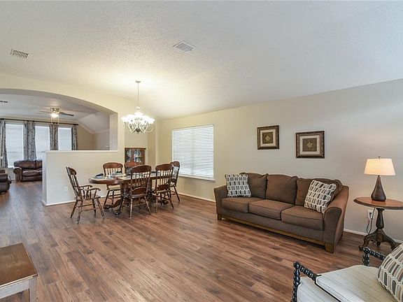 3rd image of 1800 Walnut Hills Ln