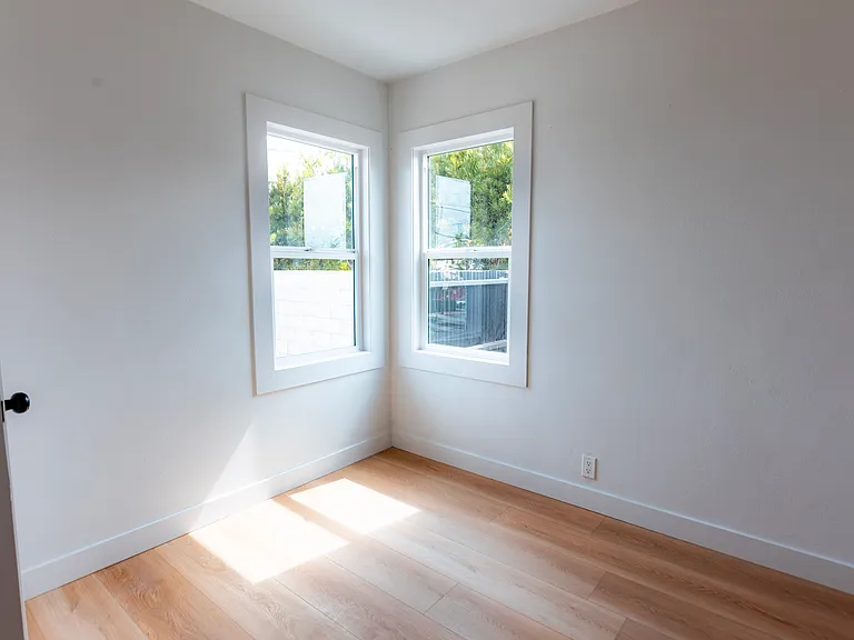 784 E Walton St #B — Photo 16