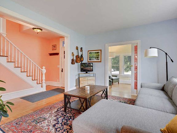2nd image of 3001 E Franklin Ave