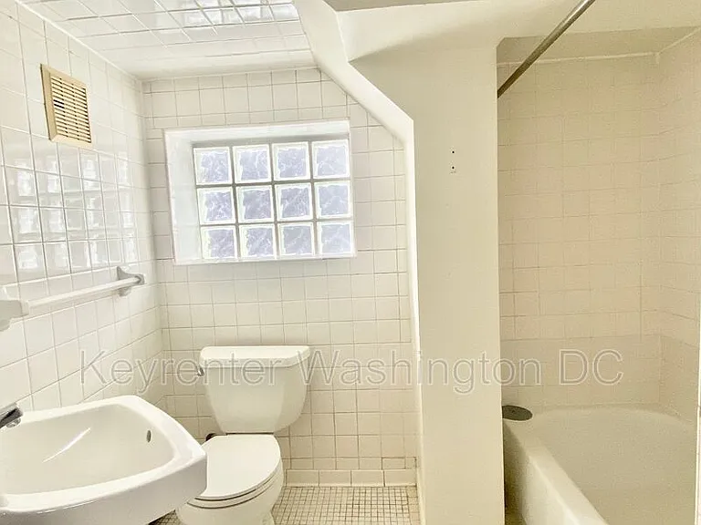 A 1351st St #NE ENGLISH BASEMENT — Photo 17