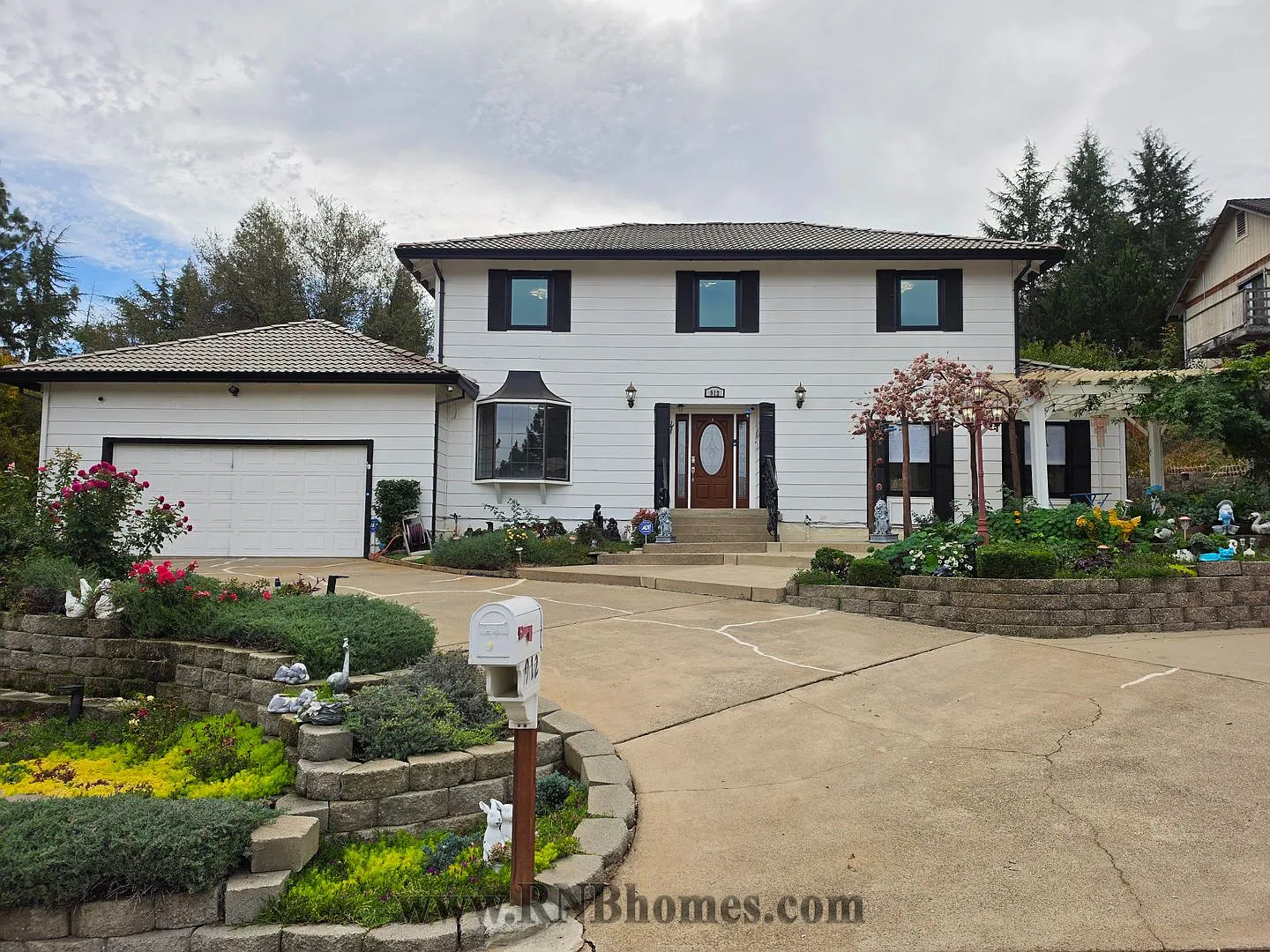 Yosemite Lane 912 — Photo 1