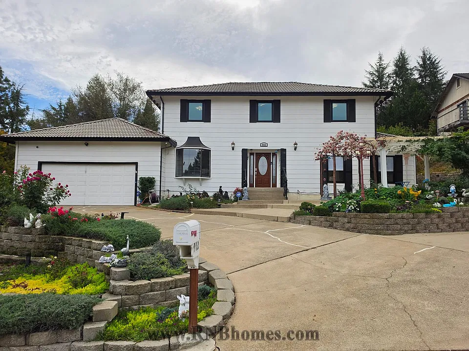 912 Yosemite Ln