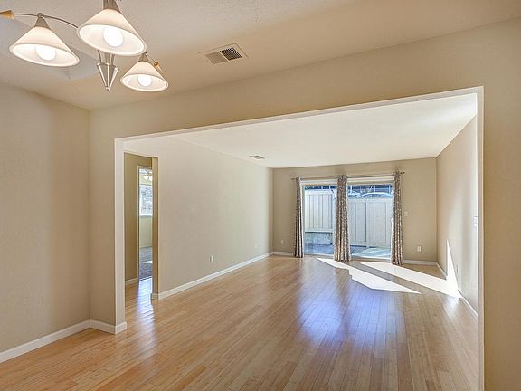 3rd image of 441 Vineyard Pl