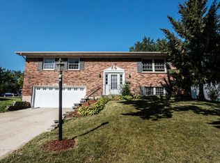 5910 Dover Dr, Lisle, IL