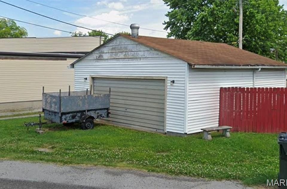 2nd image of 526 Columbia Rd