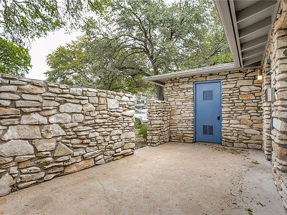 3rd image of 2313 La Casa Dr #B