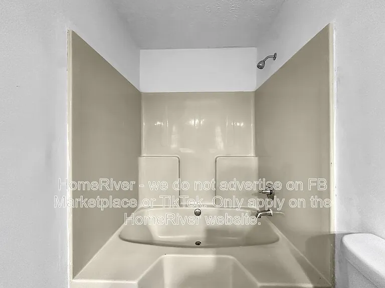 633 Sandys Ln SE — Photo 8