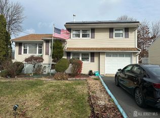118 Markowitz St, Carteret, NJ 07008