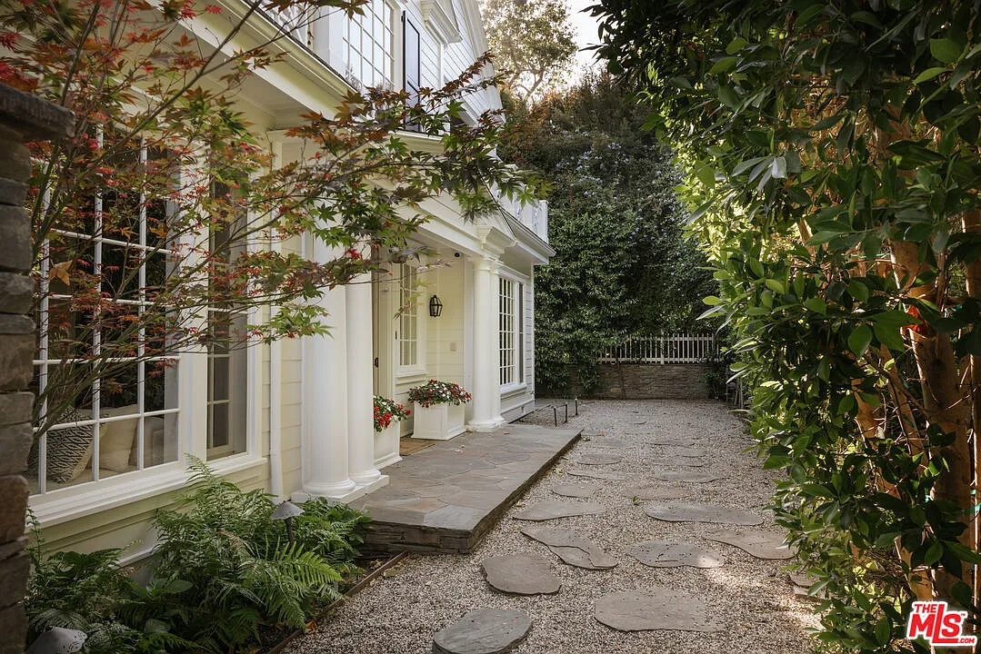 6 bed, 6.0 bath, 7318 sqft, $40,000 — Photo 3