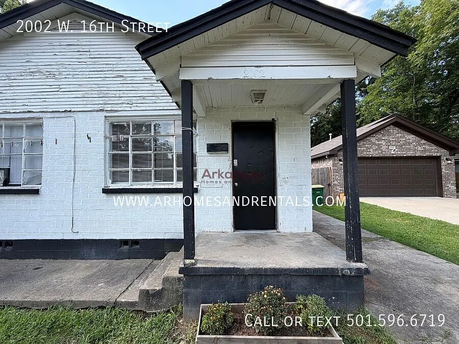 2002 W 16th St