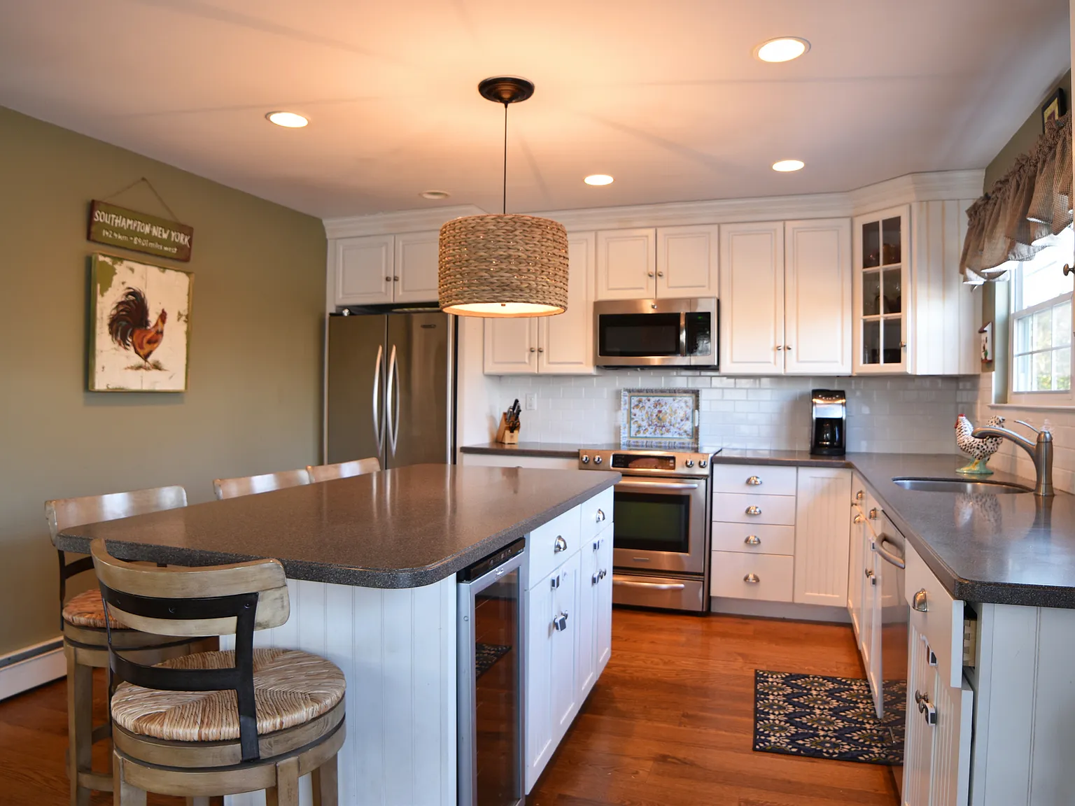 Southampton Village 4 bdrm home with Community Tennis & Pickle — Photo 3