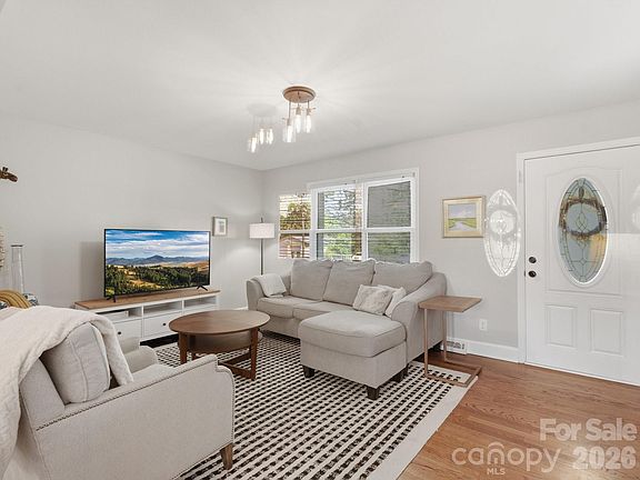 5th image of 7516 Thorncliff Dr