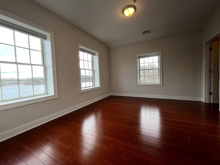 60 Crompton Ave — Photo 12