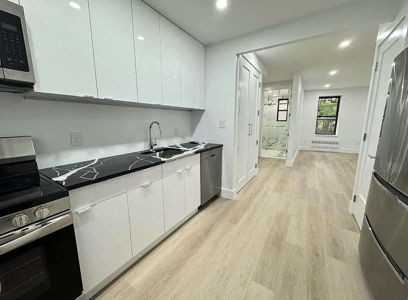 1035 Washington Ave — Photo 1