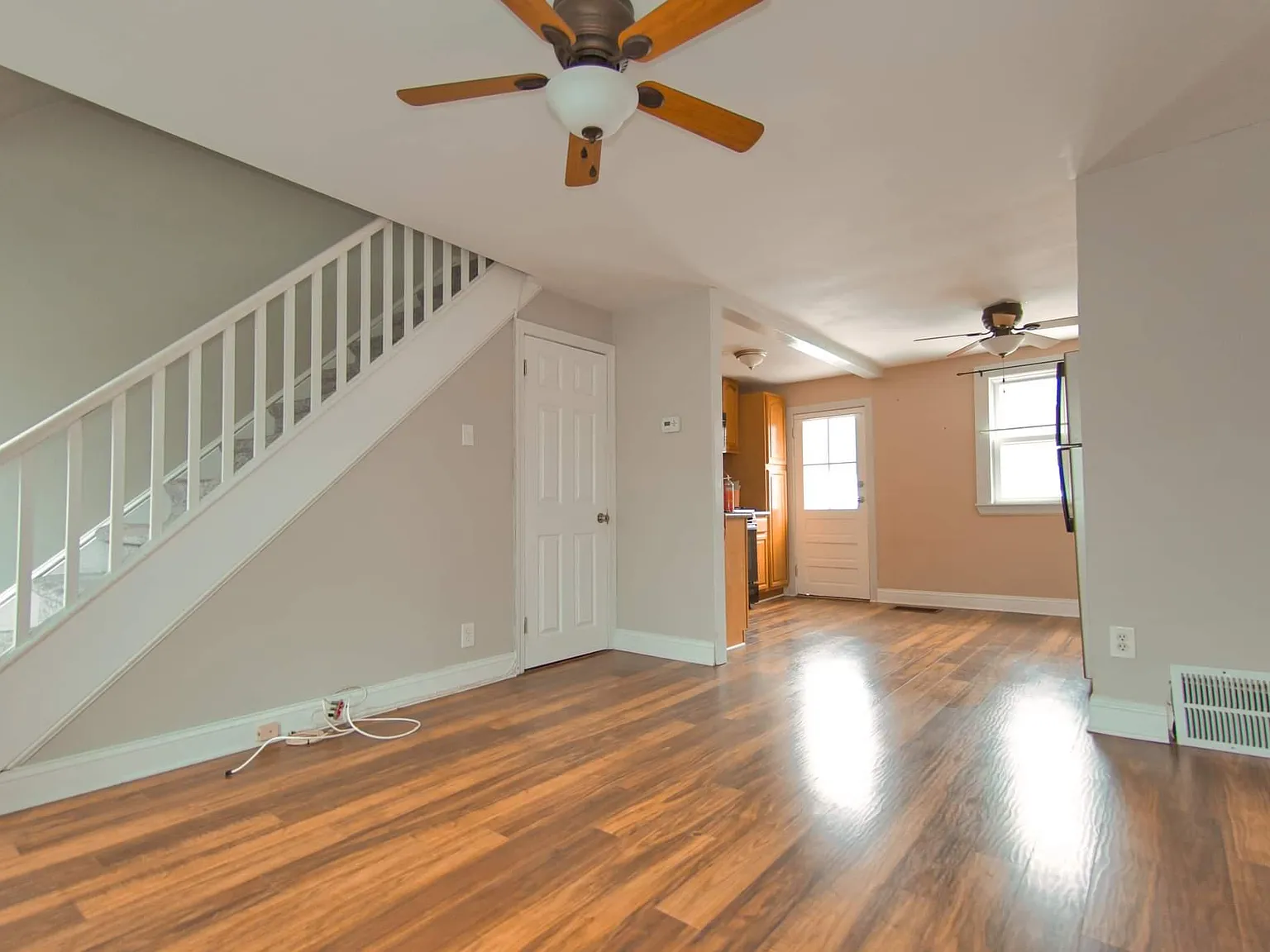 2 bed, 712 sqft, $1,420 — Photo 3