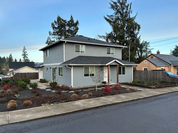 241 S Park St, Carlton, OR 97111