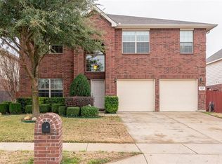 429 Crown Oaks Dr, Fort Worth, TX 76131