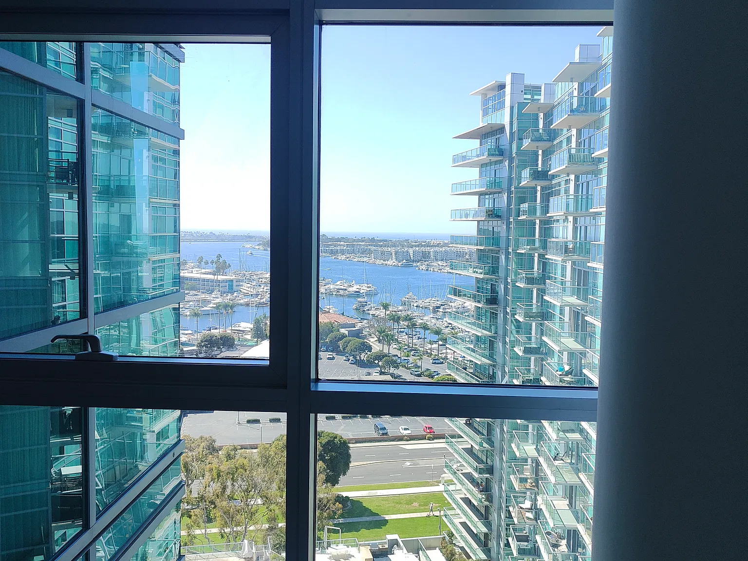 13650 Marina Pointe Dr — Photo 2
