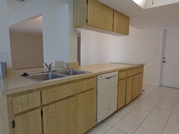 3rd image of 1186 Gillespie Dr N