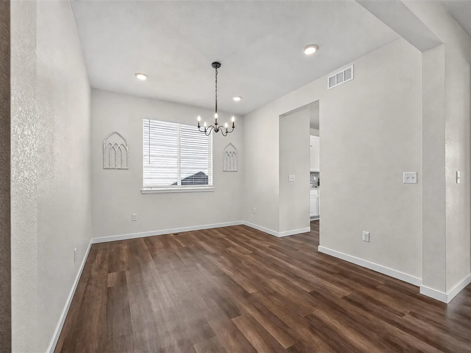 4 bed, 3903 sqft, $3,500 — Photo 4