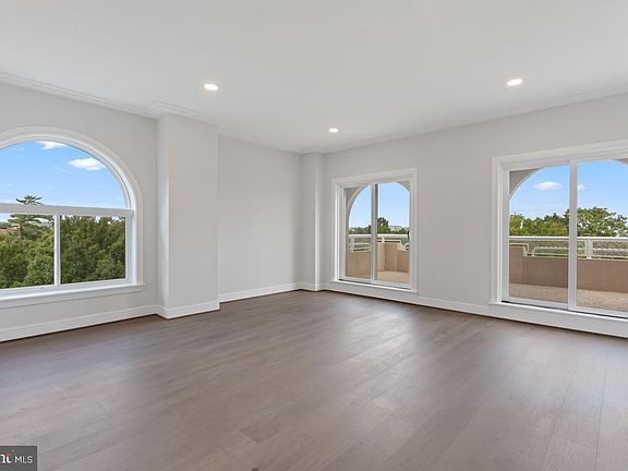 5th image of 625 Slaters Ln APT 403