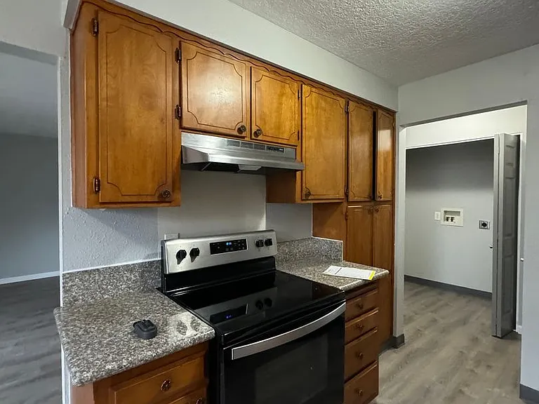 15220 SE Stark St #1-21 — Photo 37