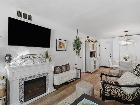 3rd image of 176 Maple Ave APT 5-6