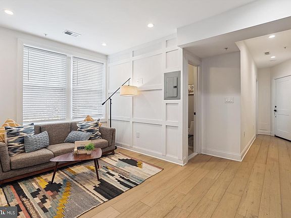 4th image of 200 Hamilton St NW #2