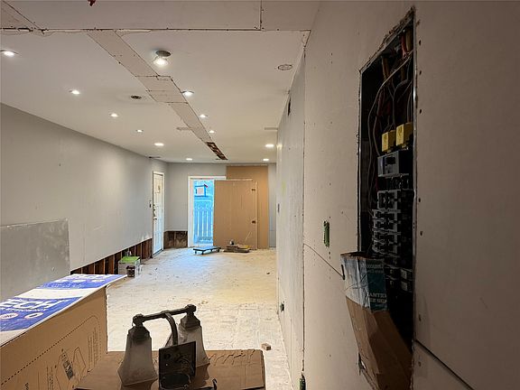 3rd image of 6011 Danbury Ln APT 105