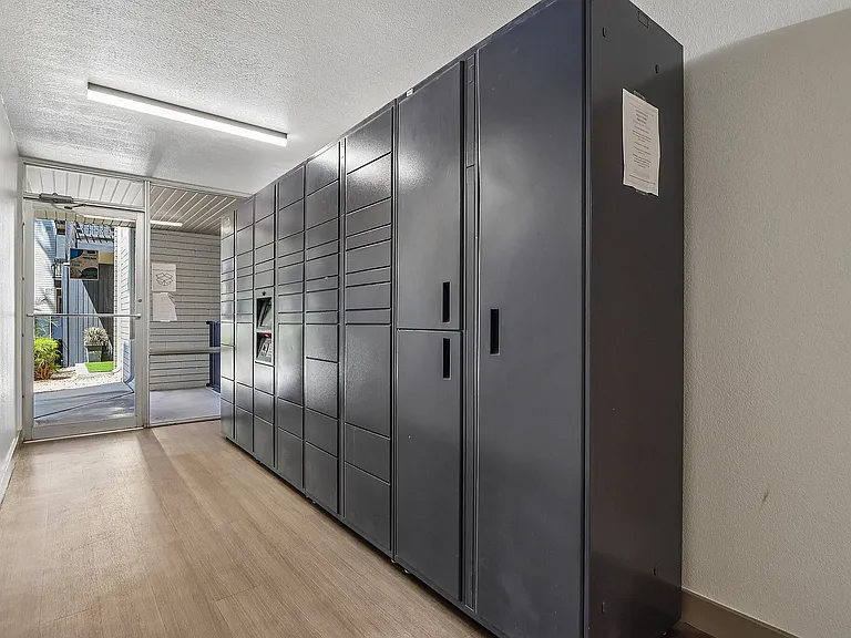 32-web-or-mls-N 7th Ave-0905-906